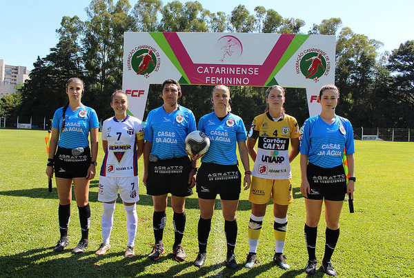 Charly, comandou o trio feminino que atuou na decisão do Catarinense Feminino em 2017. Foto: FCF