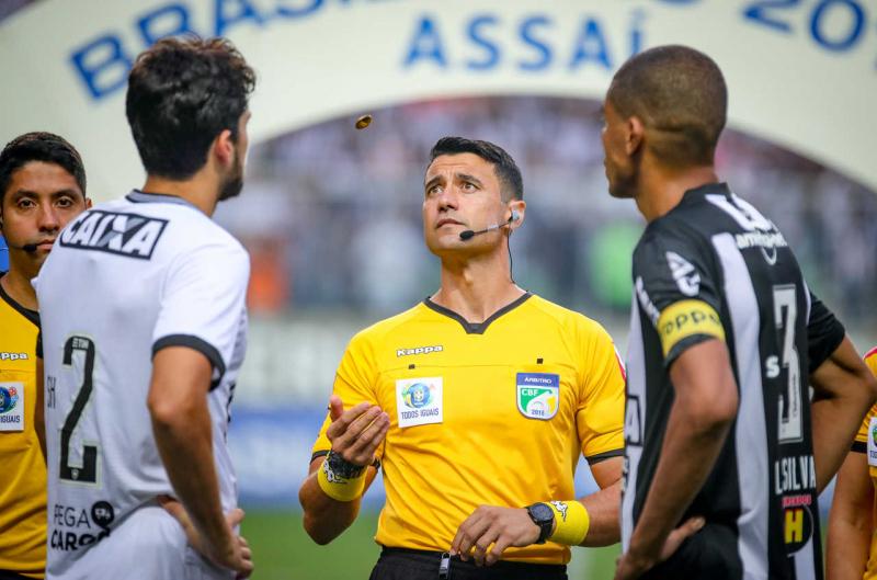 Árbitro fará treinamento no Paraguai em janeiro(Foto: Bruno Cantini/Atlético-MG)