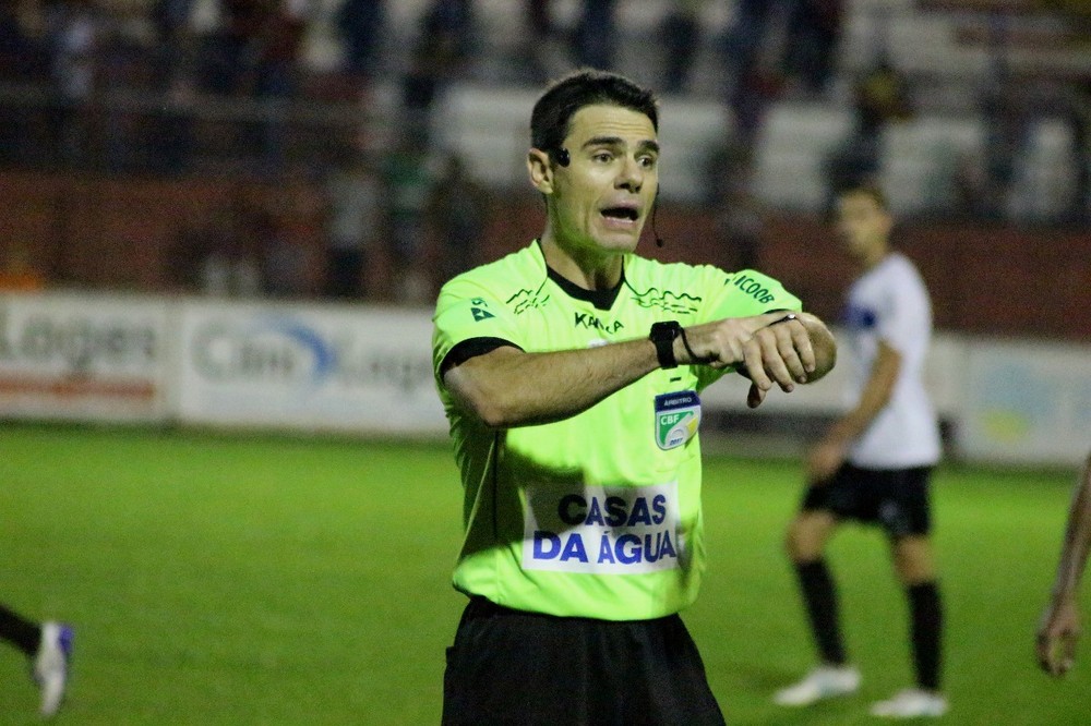 Rodrigo D'Alonso Ferreira será o árbitro do clássico — Foto: Beto Lima/JEC